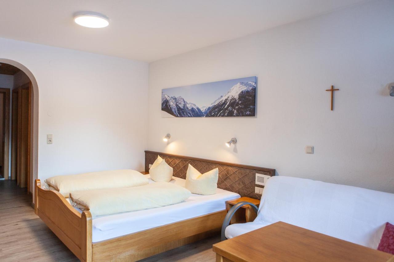 Sonnenhof - Apartments&Zimmer Kaunertal Exterior foto